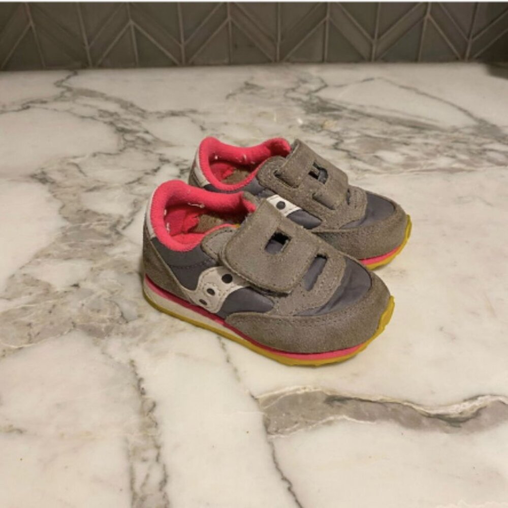 $8 ADD ON stride rite c4 Saucony Shoes 4c H&M Jamie Kay Zara